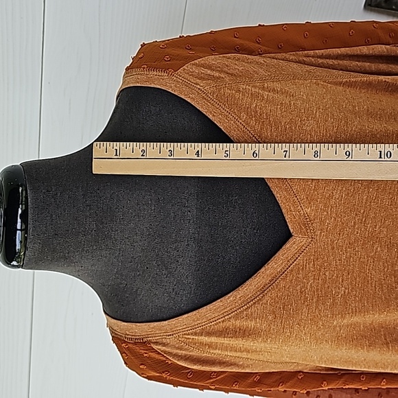 Beyove Top - Picture 3 of 13